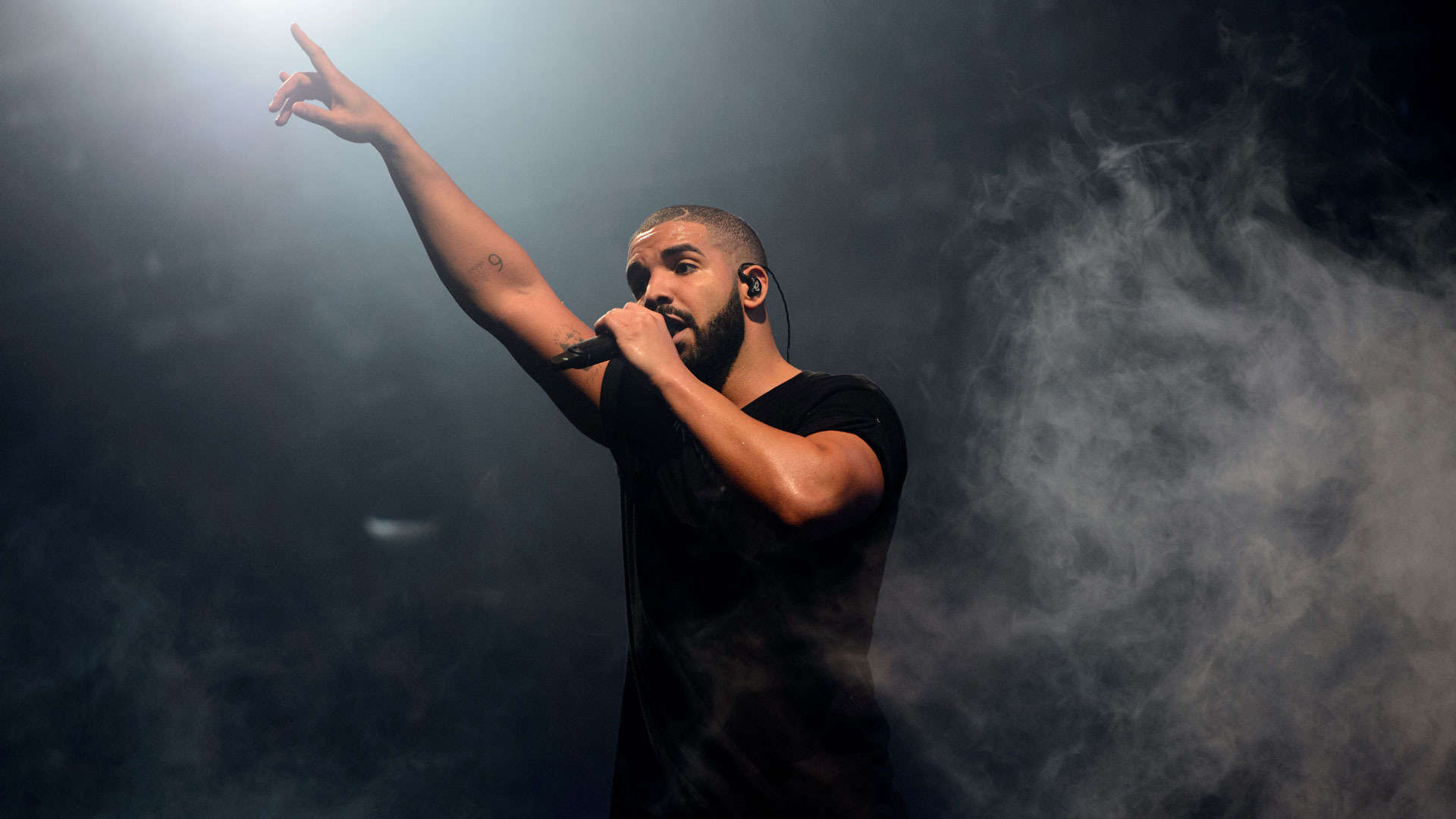 Drake’s “One Dance” Breaks Adele’s “Hello” UK Streaming Record